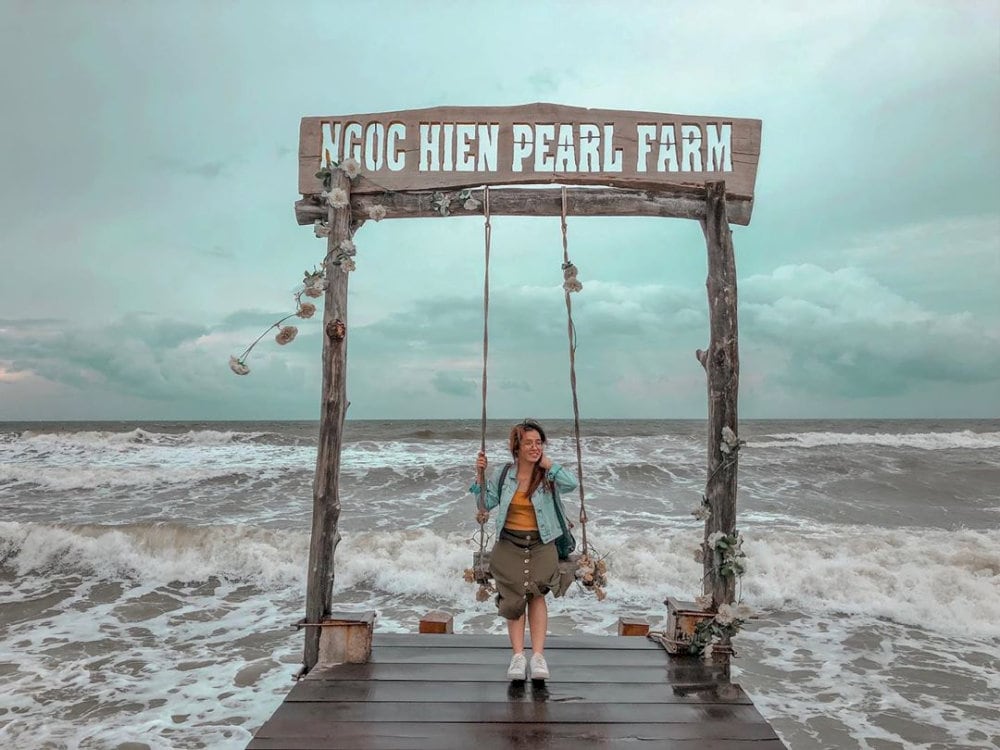 Natural pearl farms are great places to shop for jewelry
